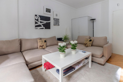 Double bedroom, with balcony, in 4-bedroom house - Gallery - 39