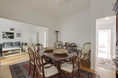 Double bedroom, with balcony, in 4-bedroom house - Gallery - 31