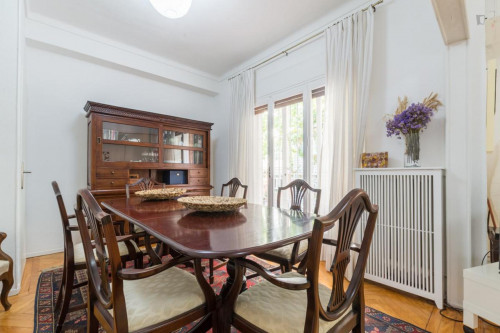 Double bedroom, with balcony, in 4-bedroom house - Gallery - 20