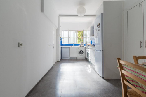Double bedroom, with balcony, in 4-bedroom house - Gallery - 11