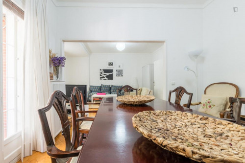 Double bedroom, with balcony, in 4-bedroom house - Gallery - 15