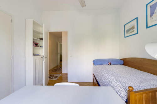 Double bedroom, with balcony, in 4-bedroom house - Gallery - 24