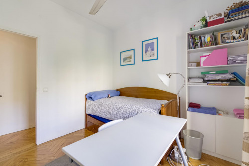 Double bedroom, with balcony, in 4-bedroom house - Gallery - 34