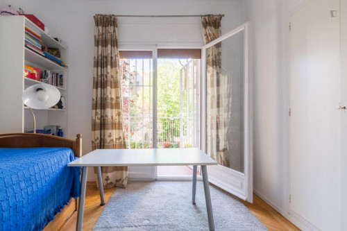 Double bedroom, with balcony, in 4-bedroom house - Gallery - 19