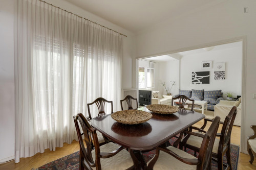 Double bedroom, with balcony, in 4-bedroom house - Gallery - 30