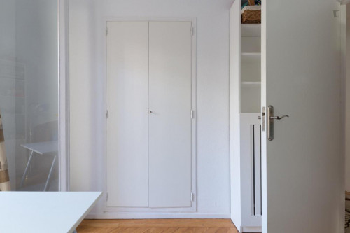 Double bedroom, with balcony, in 4-bedroom house - Gallery - 16