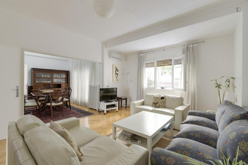Double bedroom, with balcony, in 4-bedroom house - Gallery - 32
