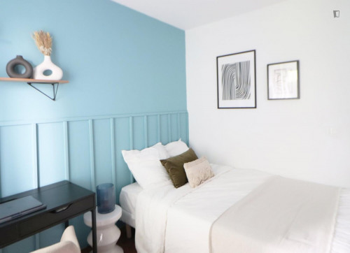 Cool double bedroom in a 4-bedroom apartment, close to Porte de Valenciennes Subway