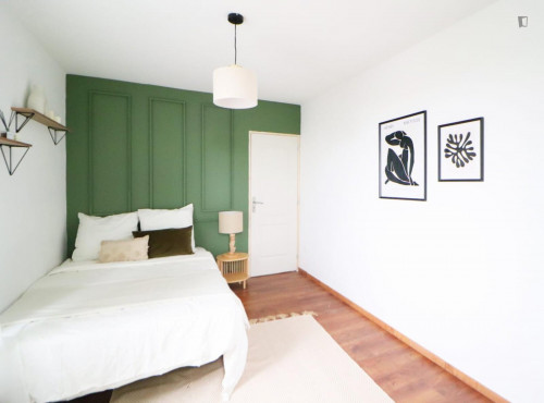 Comfy double bedroom in a 4-bedroom apartment, not far from Sciences Po Lille