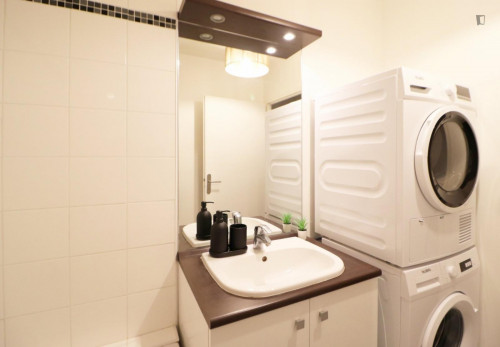 Pleasant double bedroom in a 4-bedroom apartment, next to Lille Grand Palais metro station - Gallery - 9