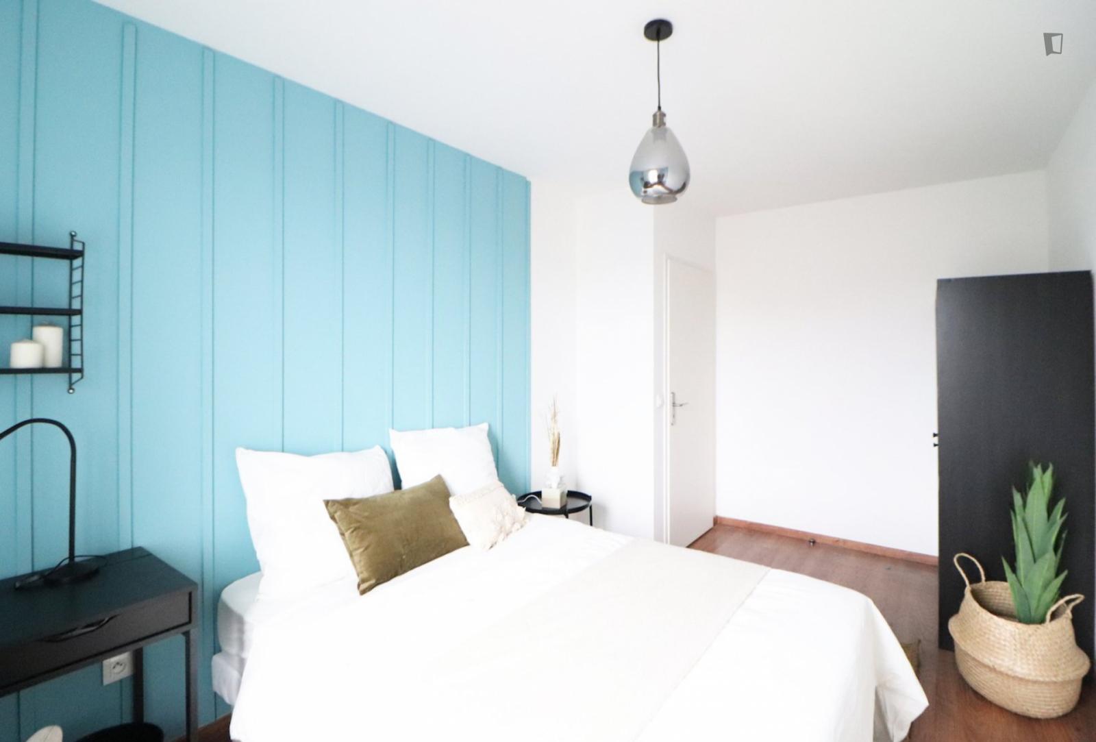 Pleasant Double Bedroom In A 4-Bedroom Apartment, Next To Lille Grand Palais Metro Station - 1