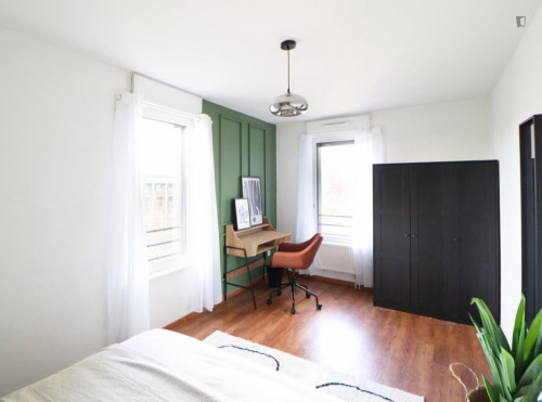 Lovely double bedroom in a 4-bedroom apartment, very close to the University of Lille