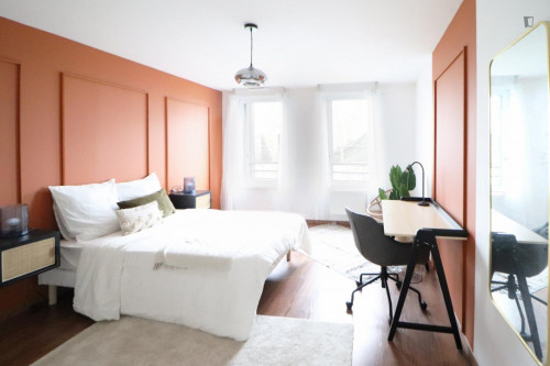 Cosy double bedroom in a 6-bedroom apartment, near Lille Grand Palais metro