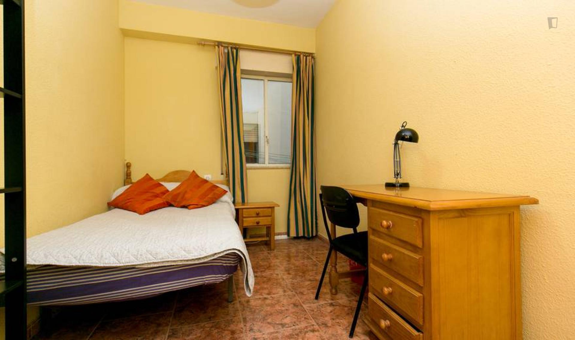 Lovely single bedroom close to Basílica de Nuestra Señora de Las Angustias