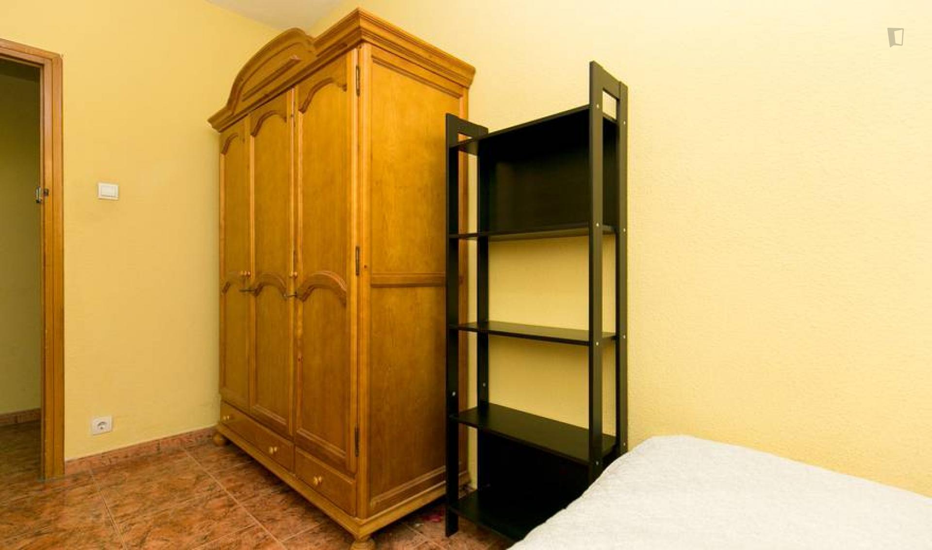 Lovely single bedroom close to Basílica de Nuestra Señora de Las Angustias