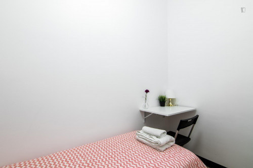 Cosy single bedroom in a modern flat with balcony, close to Collblanc metro station - Gallery - 4