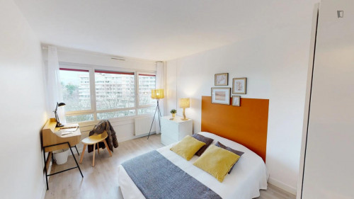 Bright double bedroom in Nanterre