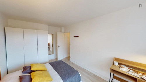 Bright double bedroom in Nanterre