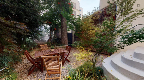 Spacious double bedroom in Levallois-Perret