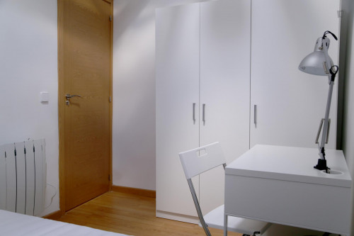 Modern double bedroom near Puerta del Sol metro station