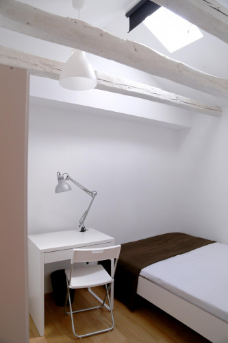 Modern double bedroom near Puerta del Sol metro station