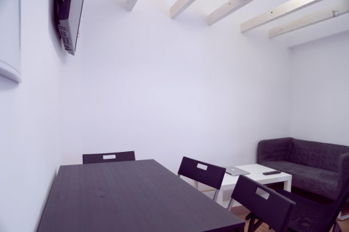 Modern double bedroom near Puerta del Sol metro station