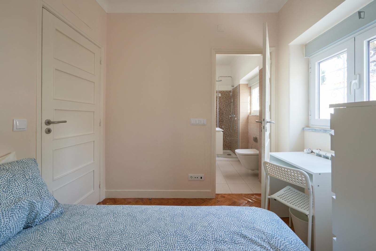 Nice Double Ensuite Bedroom In Alvalade - 1