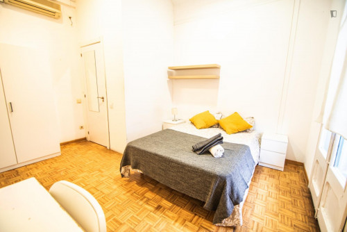 Sunny double bedroom close to Casa Batlló