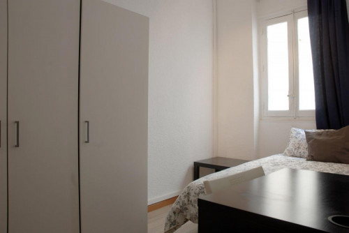 Double bedroom in 8-room apartment at the edge of Trafalgar neighbourhood - Gallery - 6
