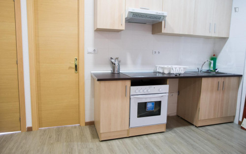 Double bedroom in 8-room apartment at the edge of Trafalgar neighbourhood - Gallery - 9