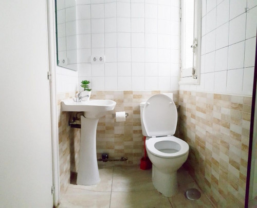 Double bedroom in 8-room apartment at the edge of Trafalgar neighbourhood - Gallery - 11