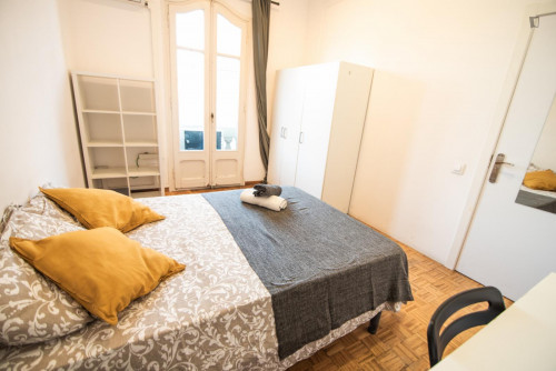 Decent double bedroom near Provença train station