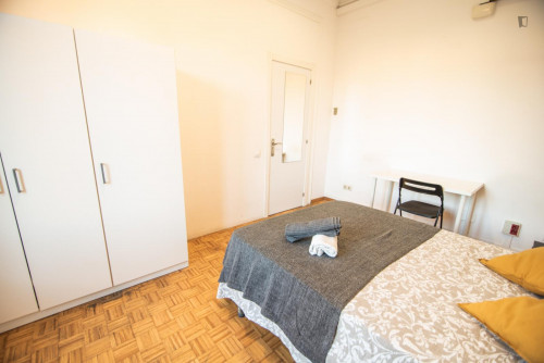 Decent double bedroom near Provença train station