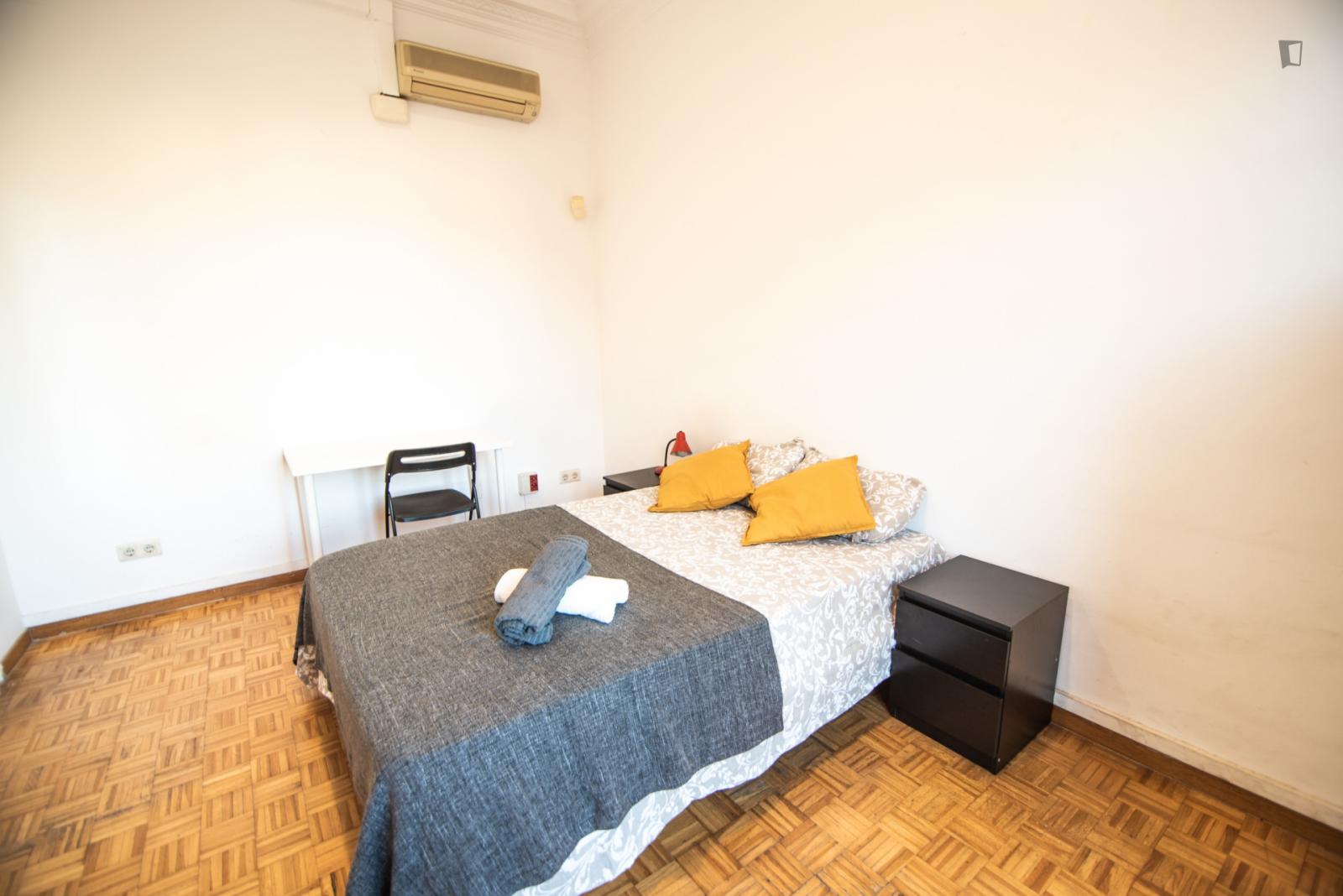 Decent Double Bedroom Near Provença Train Station - Decent double bedroom near Provença train station - Gallery - 1