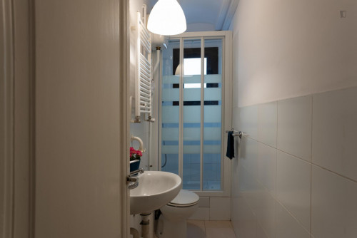 Double bedroom in 5-bedroom apartment - Gallery - 6