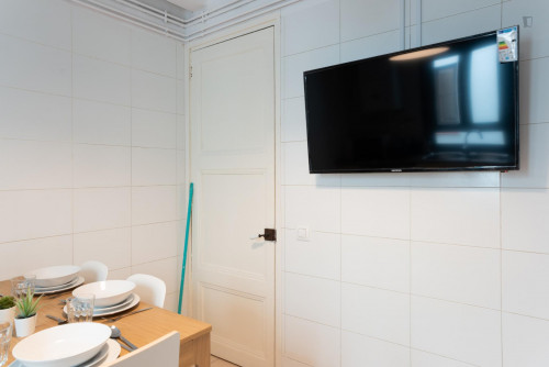 Double bedroom in 5-bedroom apartment - Gallery - 5