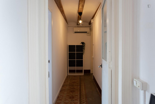 Double bedroom in 5-bedroom apartment - Gallery - 11