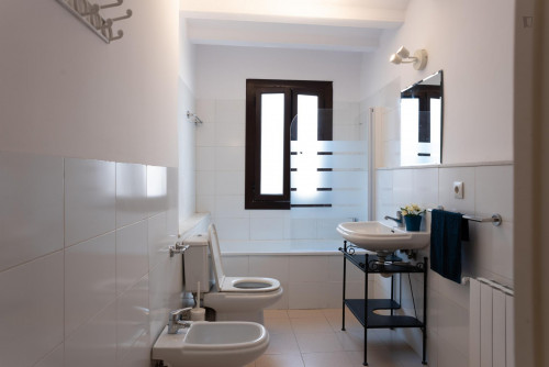 Double bedroom in 5-bedroom apartment - Gallery - 7