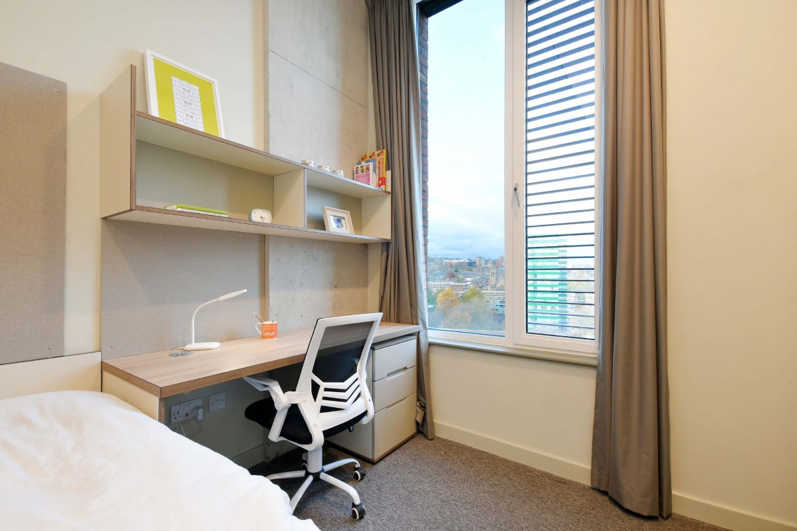 Silver Plus En-Suite - LIV Student Sheffield - Gallery - 3