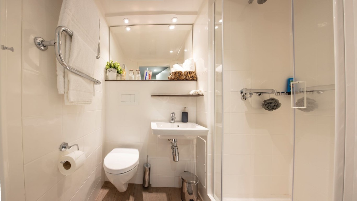 Silver Plus En-Suite - LIV Student Sheffield - Gallery - 4