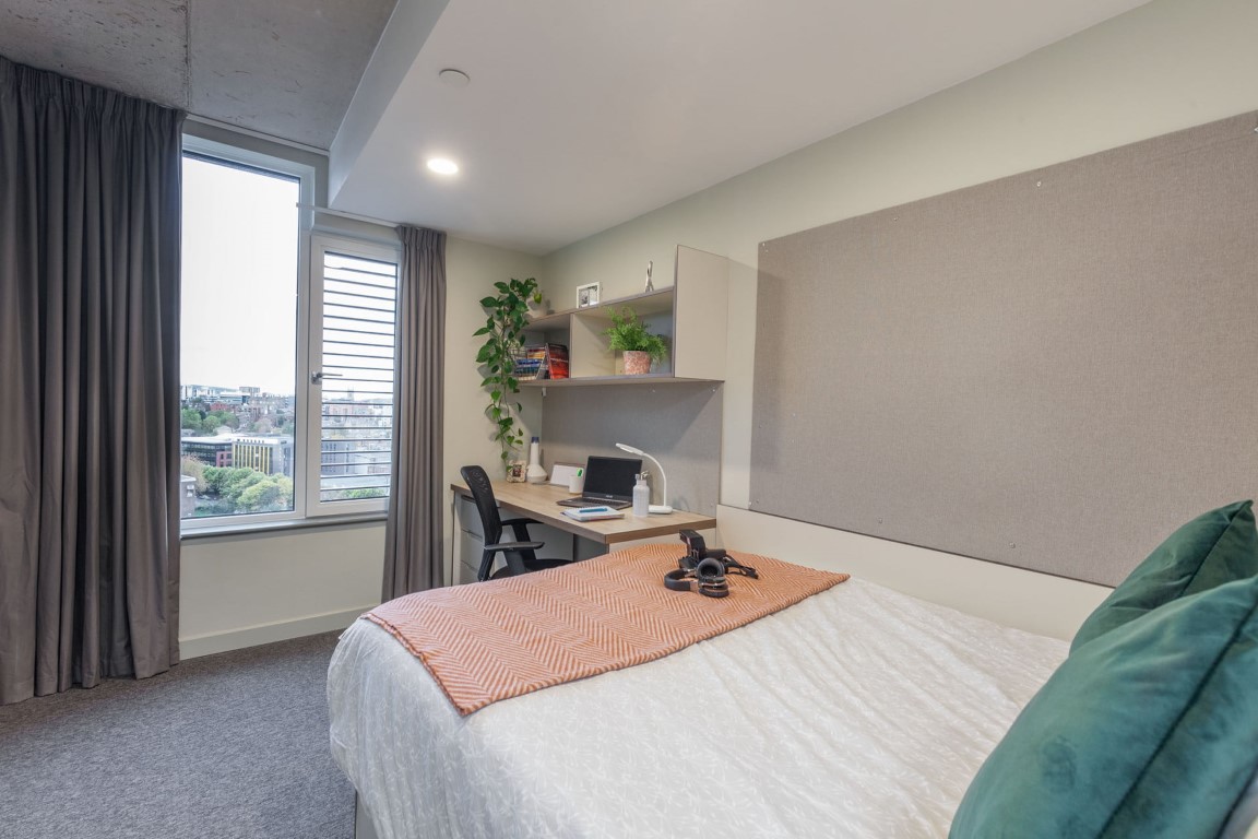 Gold Plus En-Suite - LIV Student Sheffield - Gallery - 1