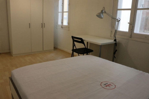 Very cool double bedroom near the Facultad de Comercio y Turismo - Gallery - 2
