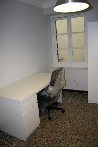 Single bedroom in 3-bedroom apartment