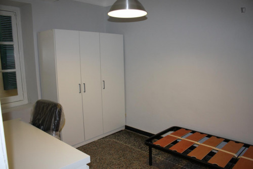 Single bedroom in 3-bedroom apartment