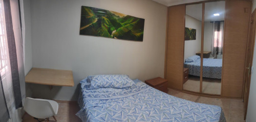 Double bedroom in 4-bedroom apartment