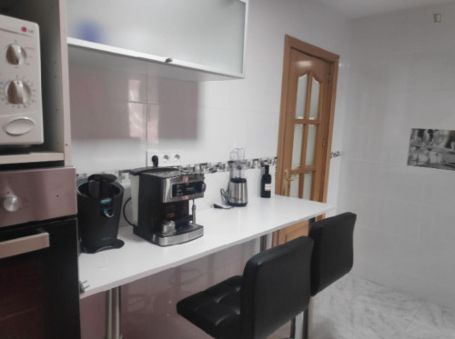 Double bedroom in 4-bedroom apartment - Gallery - 7