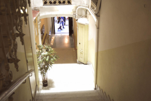 Single bedroom, with balcony, in 8-bedroom apartment