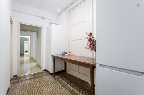 Single bedroom, with balcony, in 8-bedroom apartment