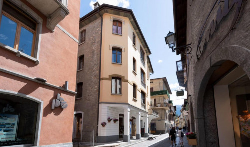 Welcoming 2-bedroom apartment close to Castello di San Pietro