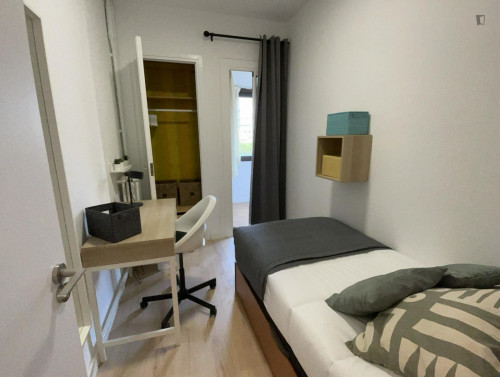 Bright single Bedroom in Barcelona